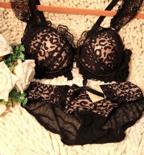 Leopard print lace front button behind the cross women's bra push up bra set