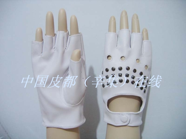 Lucy refers to semi-finger gloves rivet gloves genuine leather gloves hip-hop gloves racerback gloves leather gloves