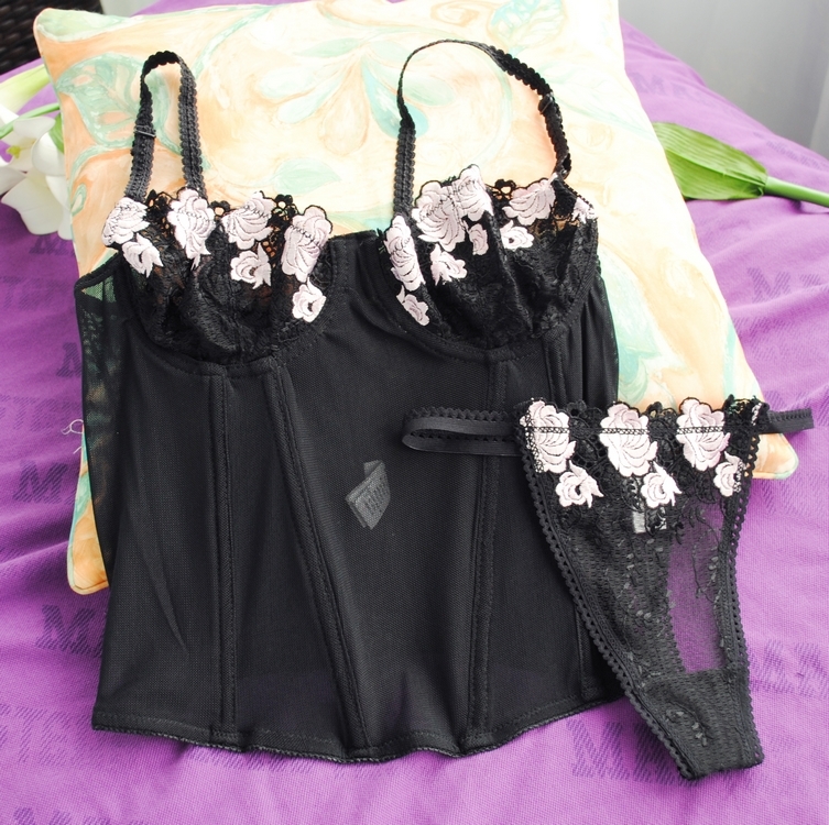 Luxury ultra-thin embroidered exquisite breathable shaper small 70b75a