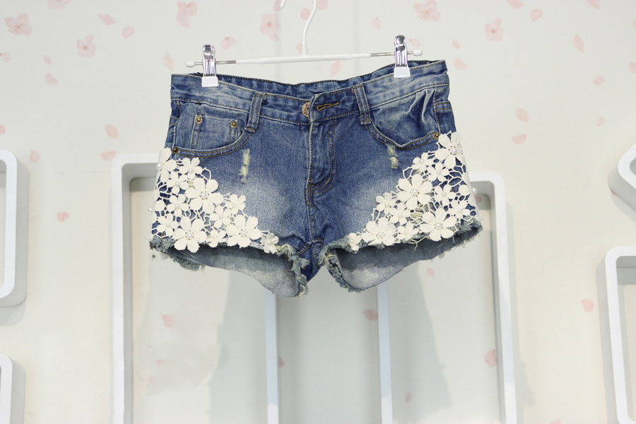 New The Refined Aesthetic Pearl Lace Flowers Broken Copper Denim Shorts Hot Pants Free Shipping ID: SLA161