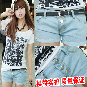 Plus size light color 3 buckle roll-up hem denim shorts