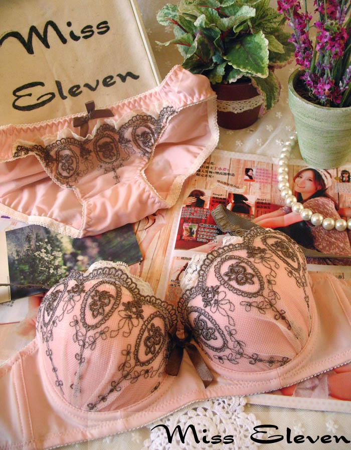 Push up embroidered lace gentlewomen fresh insert underwear bra set