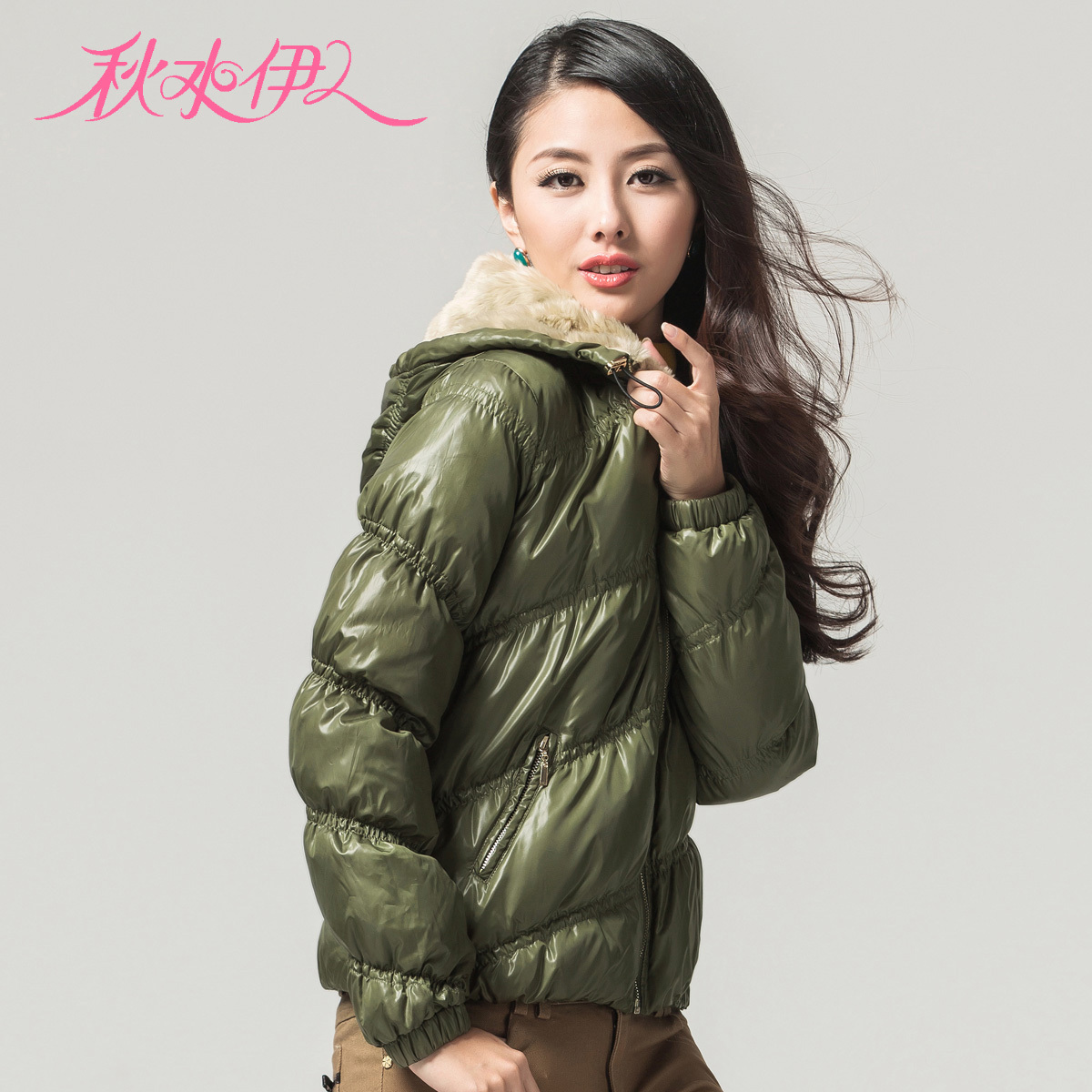 QIUSHUIYIREN 2012 winter slim elastic sleeve with a hood short design white duck down coat female