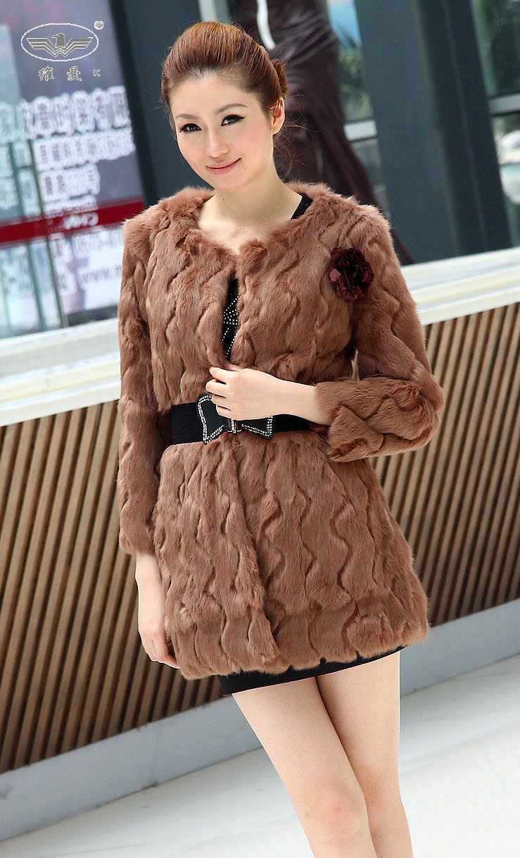 Rabbit fur medium-long wavy three quarter sleeve fur coat