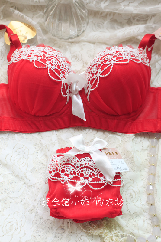 Royal laciness 3 breasted red sexy lace bra set