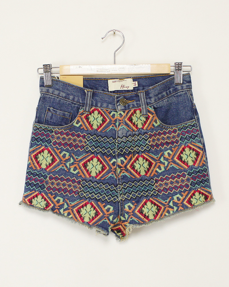 Single vintage blue decorative pattern embroidery fashion all-match distrressed laciness high waist denim shorts 2012