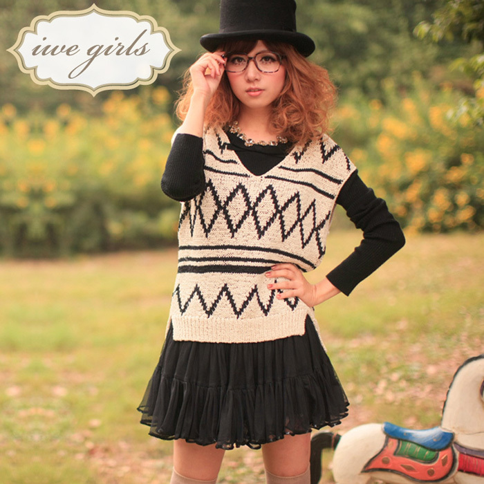 Small 2012 autumn batwing sleeve knitted vest