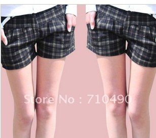 The new spring clothing han edition female trousers latest SZ fashionable joker grid shorts hot pants pants to 892