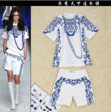 The spring and summer 2013 female American major suit runway with chain personalized printing T-shirts and shorts two piece set.