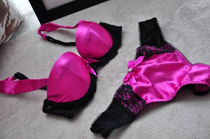 Value exported to Europe rosy sexy black bra sets half a cup of thin mixed colors