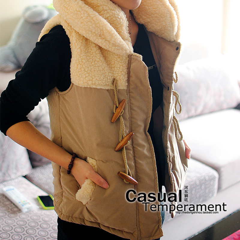 Wholesale 2012 berber fleece heap turtleneck patchwork horn button slim vest 3