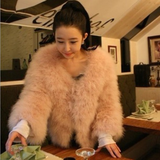 Wholesale korea new fashion style  ostrich Fur Three Quarter Warm Womens Short Overcoat