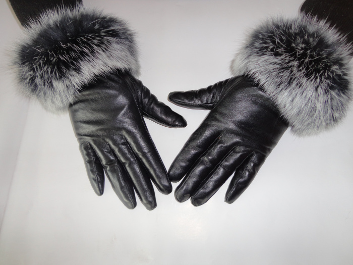 women leather glove with rabbit fur cuff